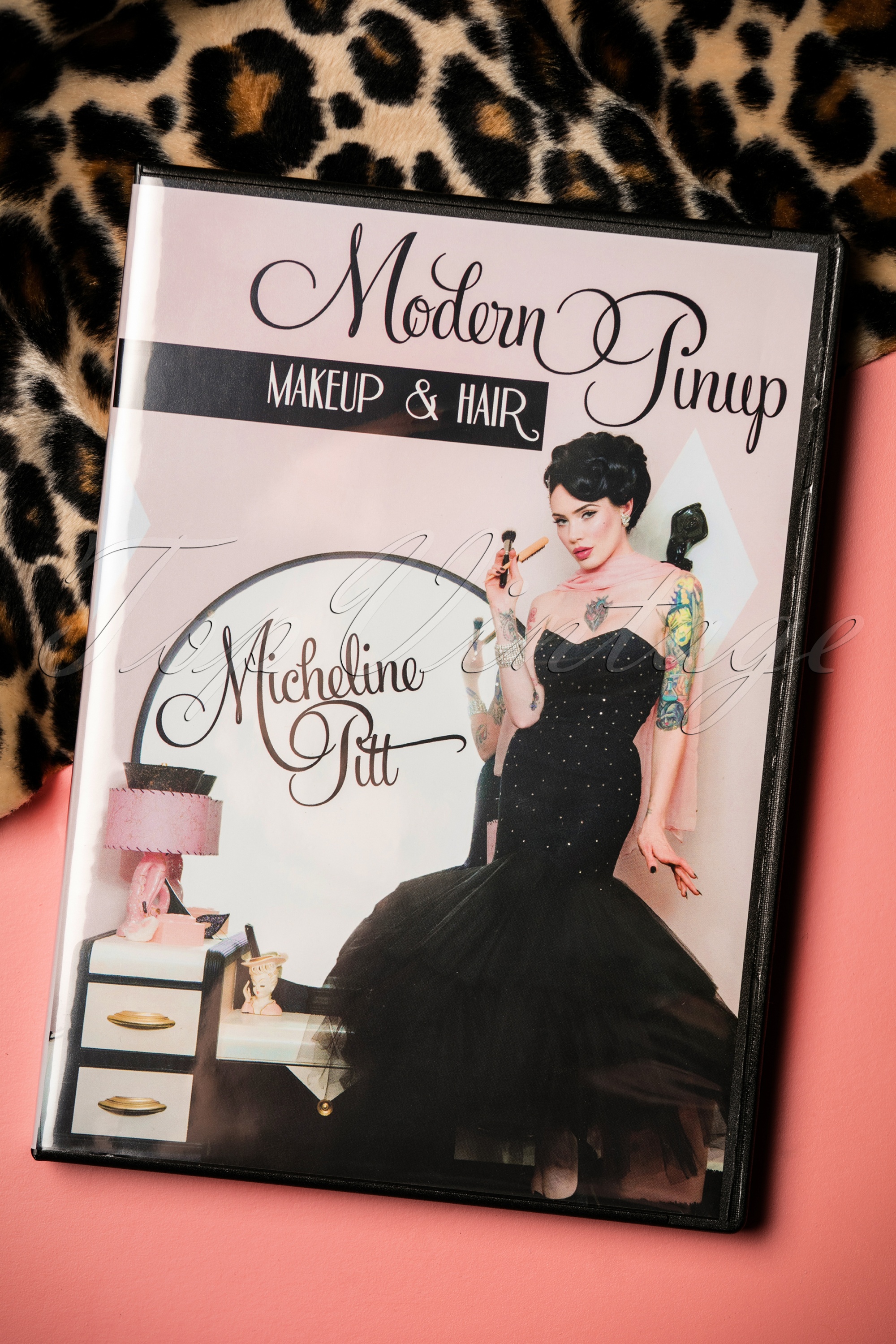 Vixen by Micheline Pitt - DVD moderne pin-up make-up en haar