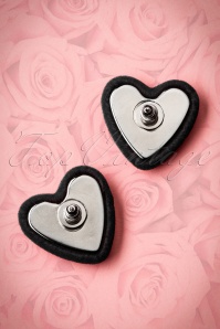 Collectif Clothing - Velvet Heart Earrings Années 50 en Noir 3