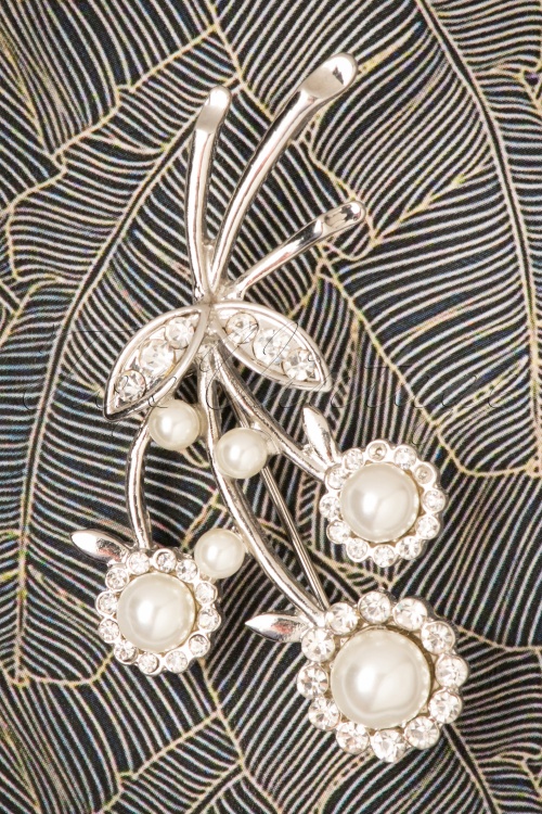 Darling Divine - Perlen und Diamanten Blumenbrosche in Silber
