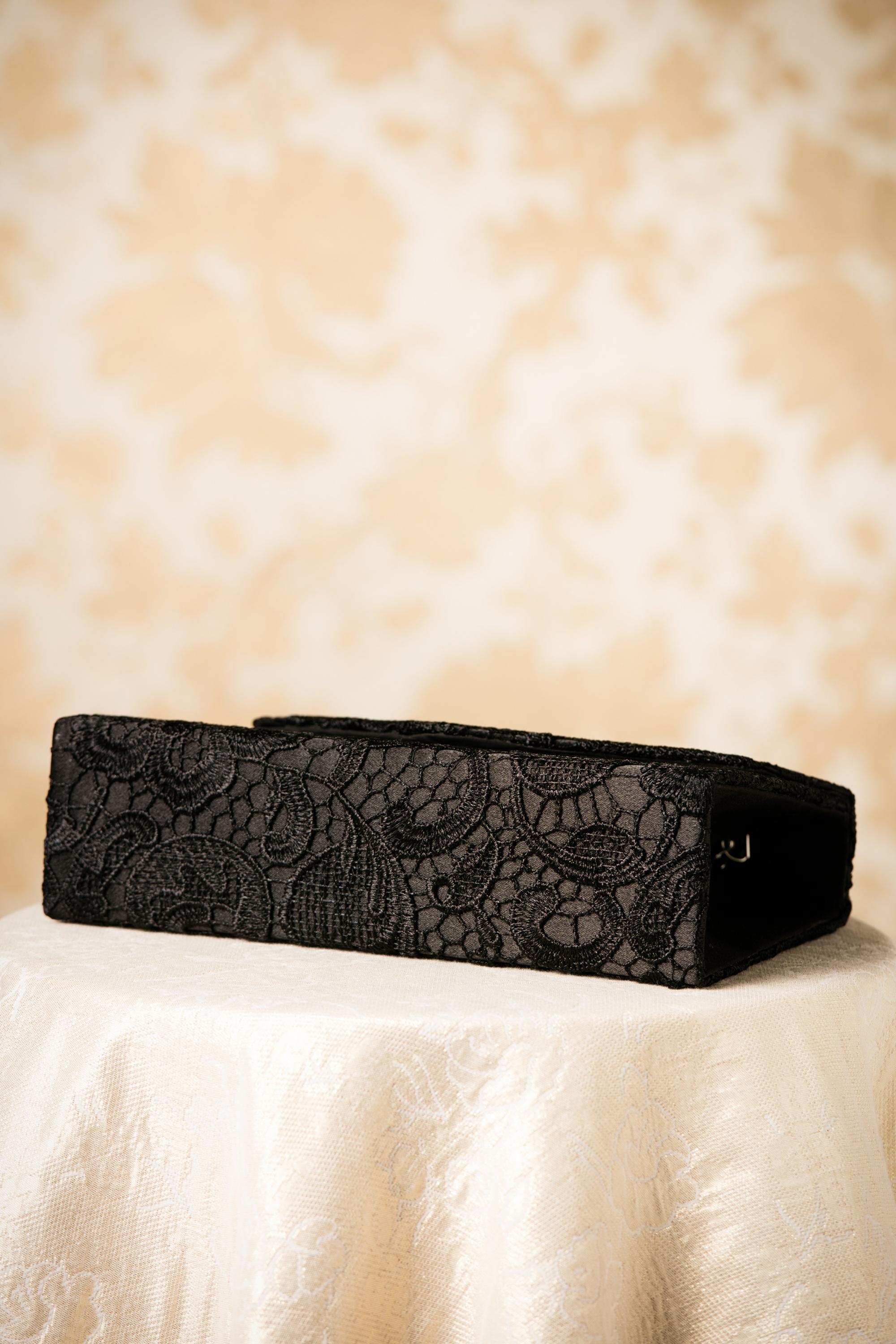 Darling Divine - Elegante avondclutch met zwart kant 6