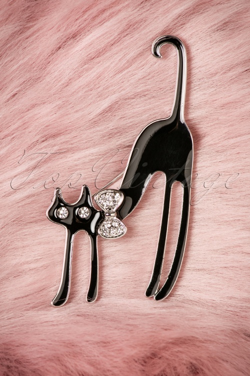 Darling Divine - 60s Diva Cat Brooch in Silver and Black