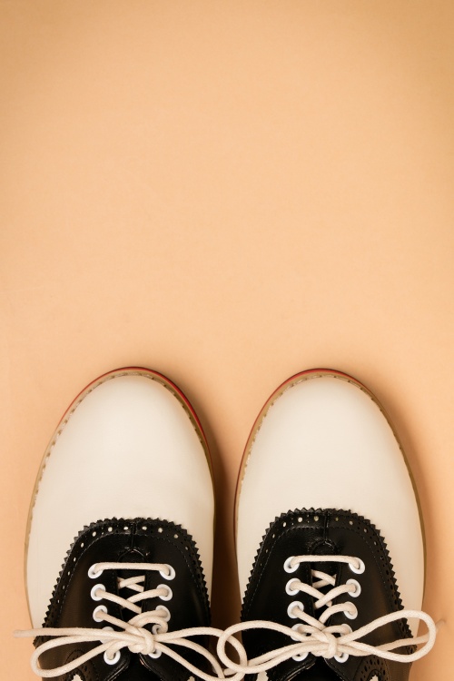 Banned Retro - Old Soul Dancer Shoes Années 60 en Blanc et Noir 5