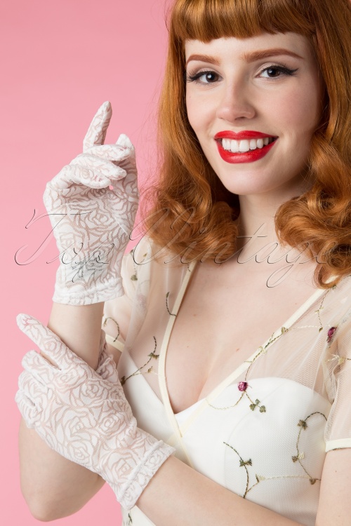 Juliette's Romance - 50s Rosy Romantic White Lace Gloves 2
