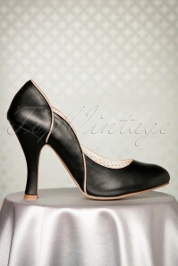 Pinup Couture - 50s Classy Smitten Pumps in Black 3