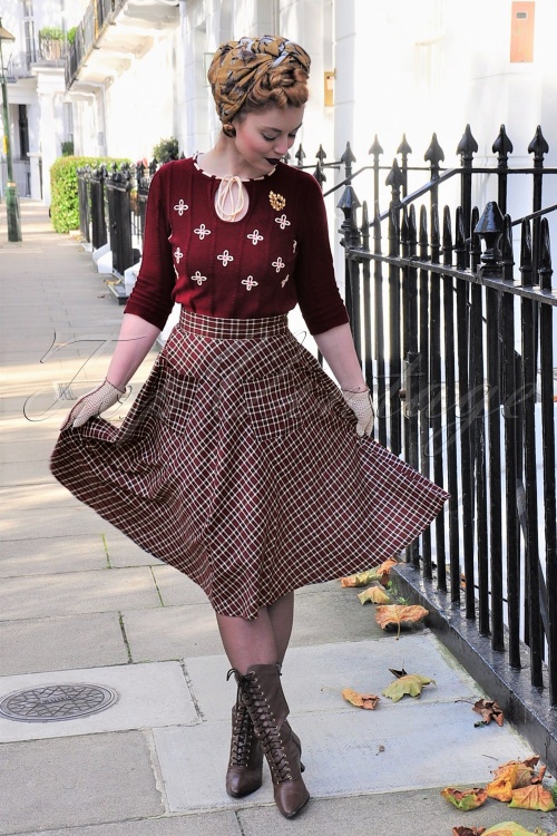 Vixen - 50s Chloe Floral Sweater in Burgundy 2