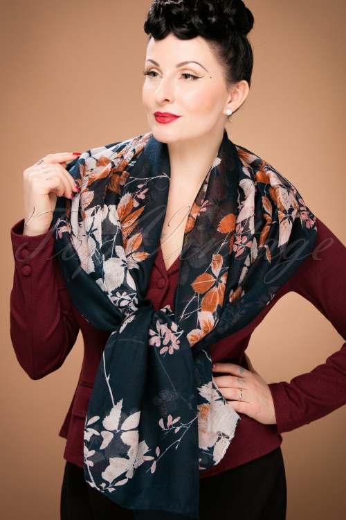  - It Is All About Flowers Scarf Années 60 en Bleu de Minuit