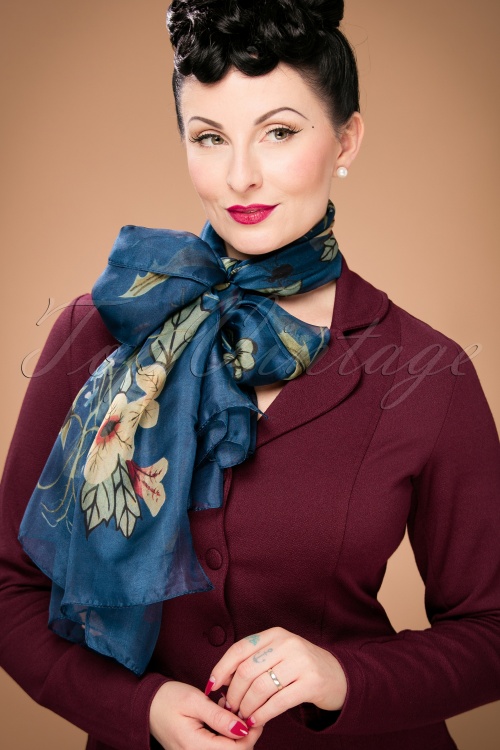 Kaytie - 60s Flowers and Leaves Around Me Scarf in Navy