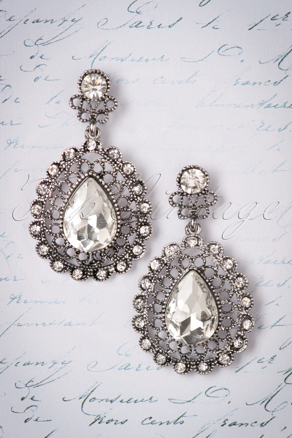vintage look jewellery