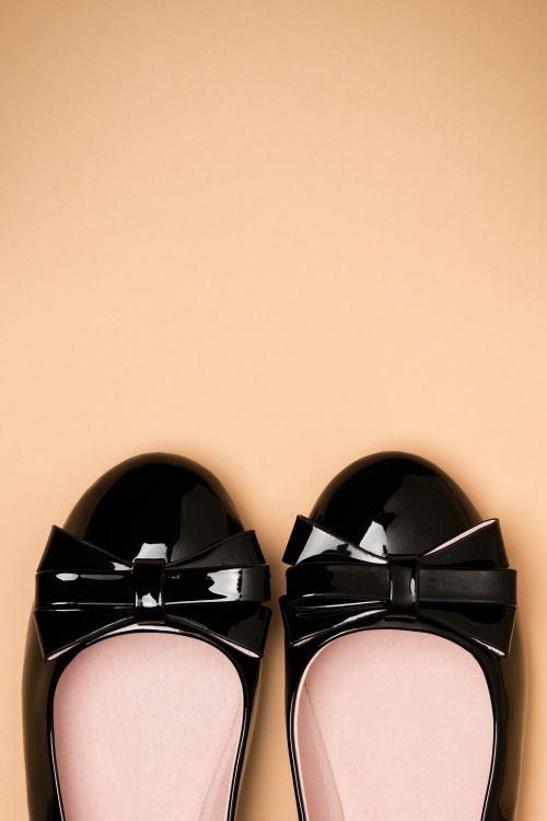 Pinup Couture - Foldable Bow Ballerina Années 50 en Noir 3