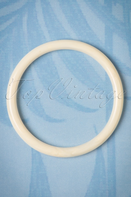 Collectif Clothing - 50s Dainty Bangle Bracelet in Cream