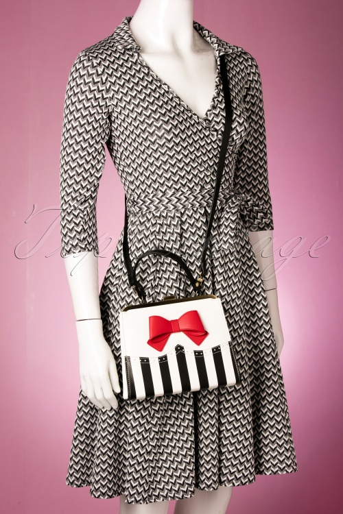Lola Ramona - 50s Inez Sweetheart Handbag in Black and White 6