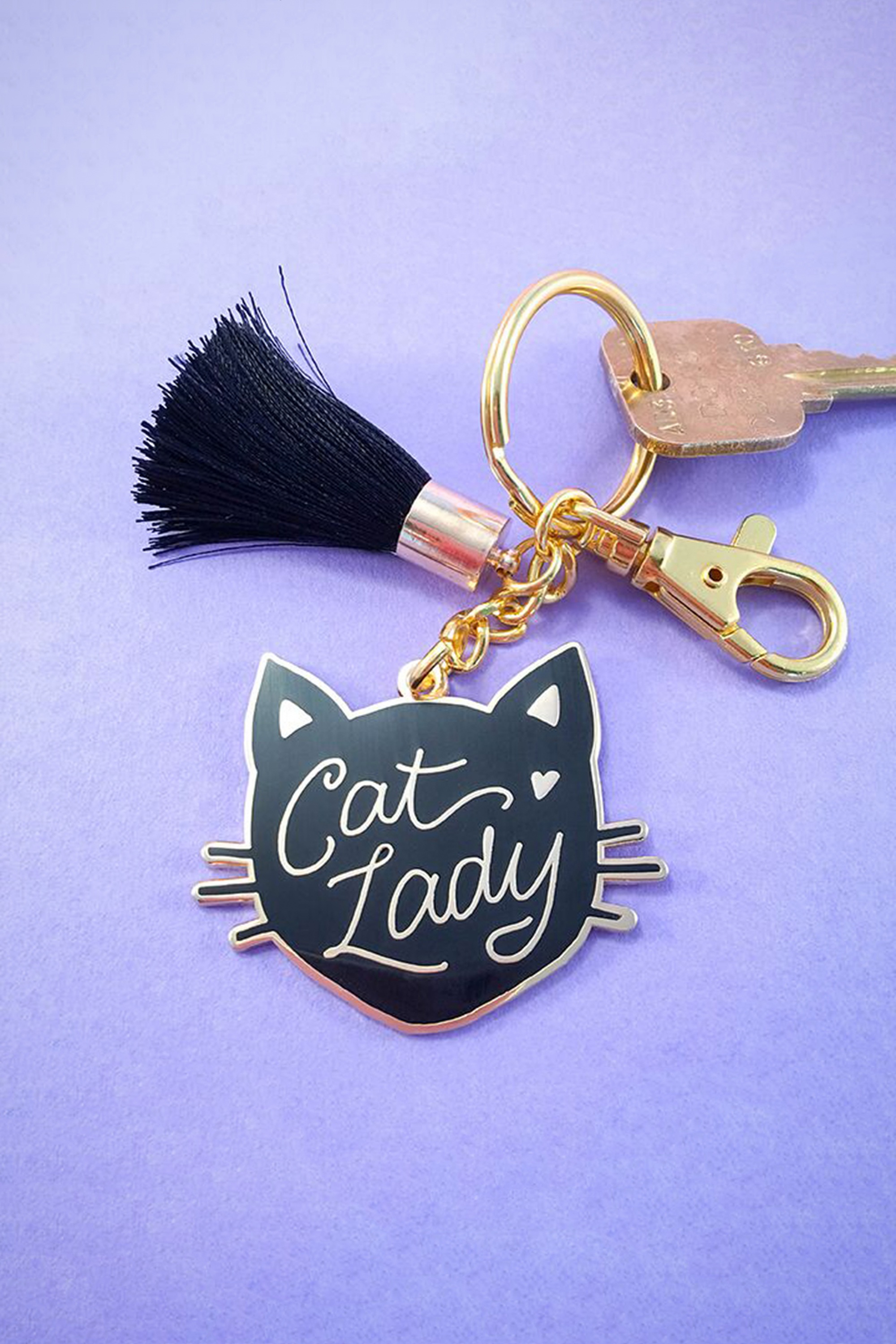 Little Arrow - Cat Lady vergulde emaille sleutelhanger in zwart 2