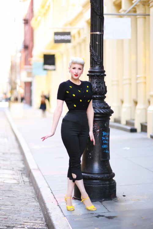 Collectif Clothing - 50s Anna Capris in Black 2