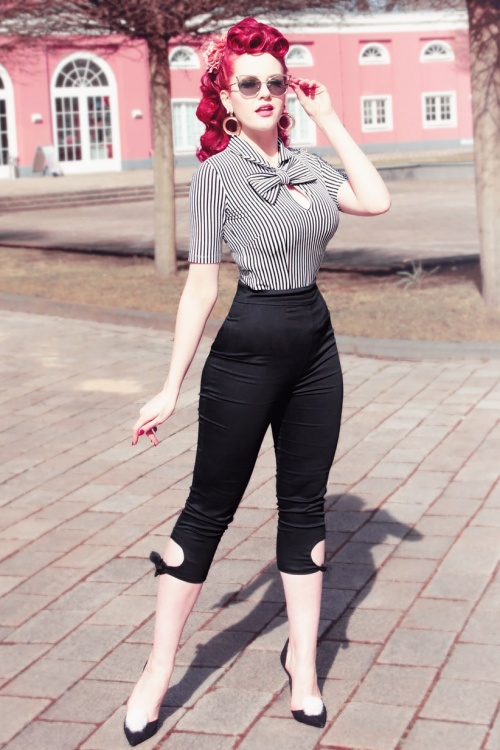 Collectif Clothing - 50s Anna Capris in Black 6