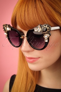 Peach Accessories - 50s Too Glam To Give A Damn Sunglasses in Black