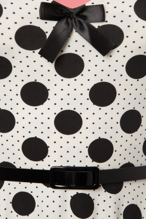 Topvintage Boutique Collection - Blossom Dot Swing Dress Années 50 en Noir et Blanc 3