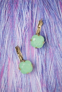 Lovely - Kussen gesneden vintage oorbellen in Pacific Opal