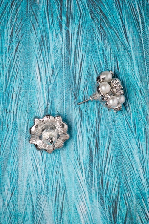Lovely - Audrey Pearl Stud Earrings Années 50 en Crème 3