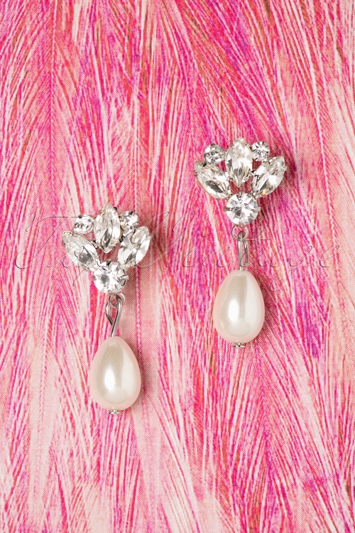 Lovely - Margaret Crystal Pearl Drop Earrings Années 50 en Beige