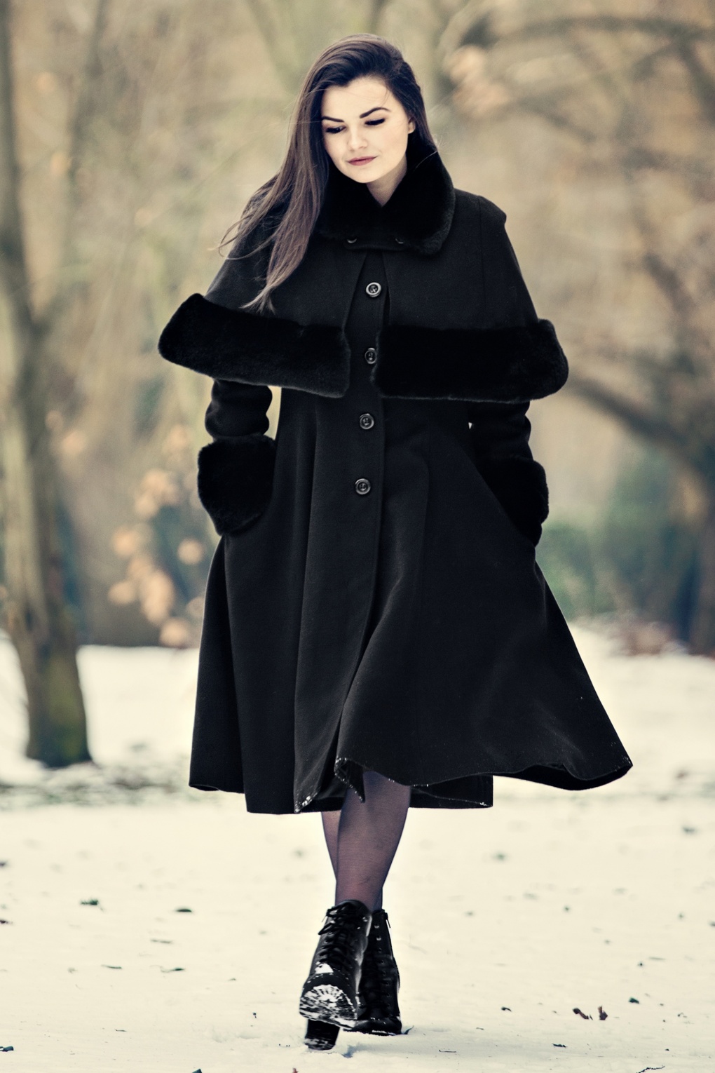 30s Capulet Coat in Black