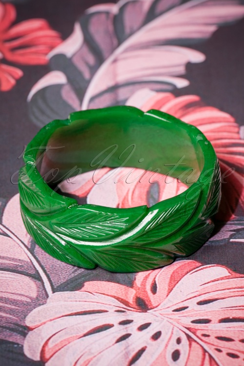 Splendette - TopVintage Exclusive ~ Wide Forest Heavy Carve Bangle Années 40 en Vert