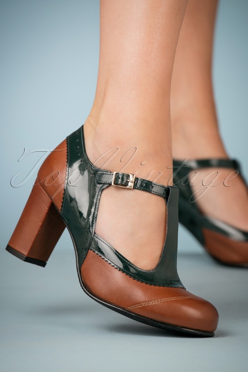 La Veintinueve - 60s Ada Leather T-Strap Pumps in Green and Brown