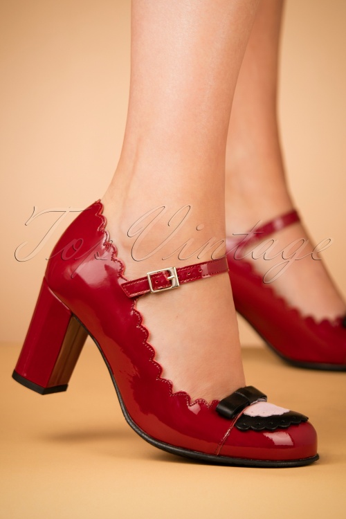 La Veintinueve - 60s Penelope Mary Jane Patent Pumps in Red