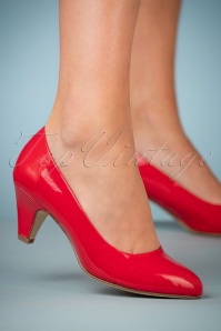 Tamaris - 40s Beverly Patent Pumps in Red