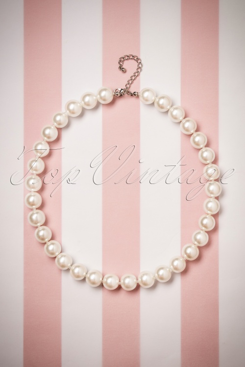 Darling Divine - 50s Betty Big Pearl Necklace in Cream 2
