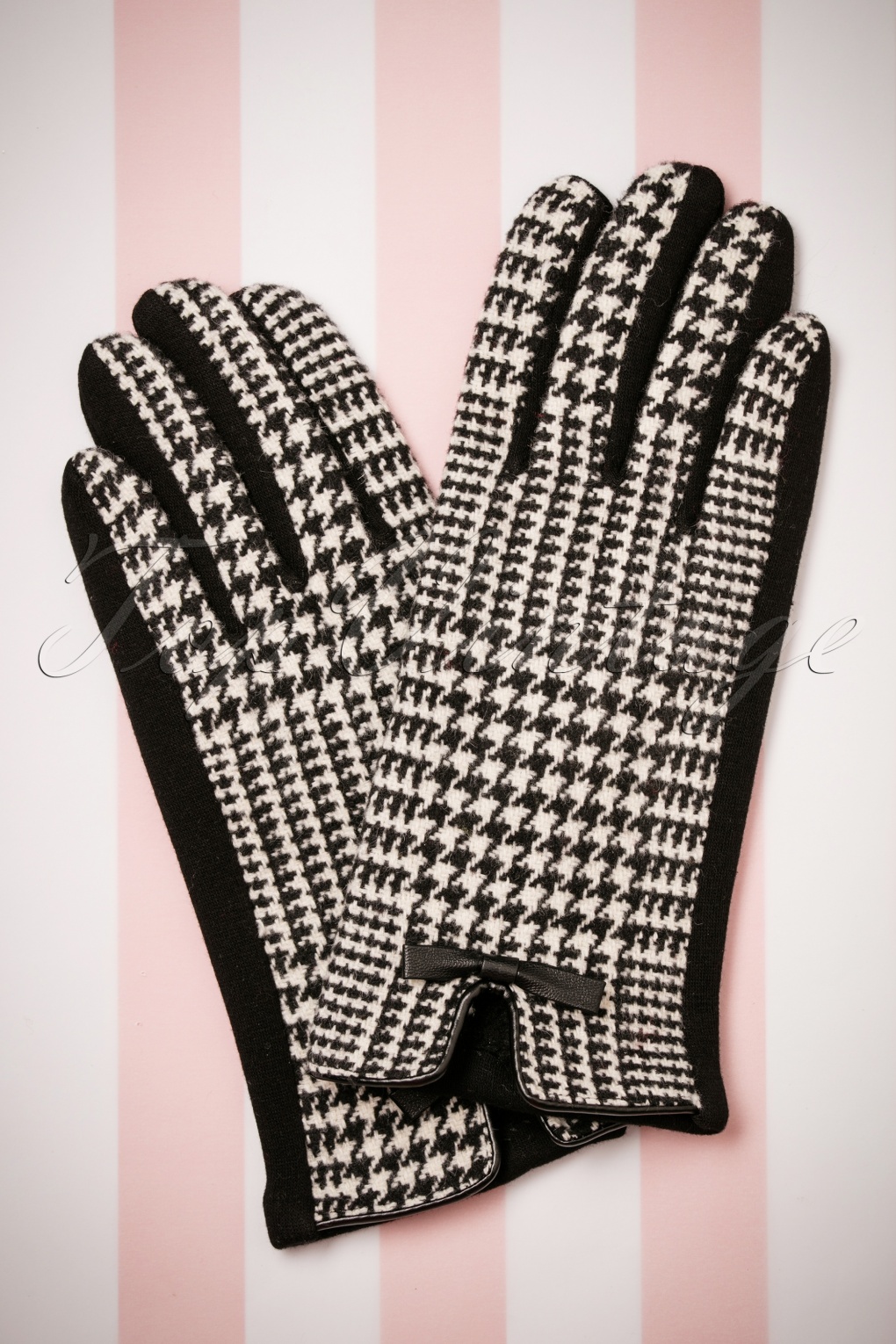 50s Houndstooth Gloves in Black and White