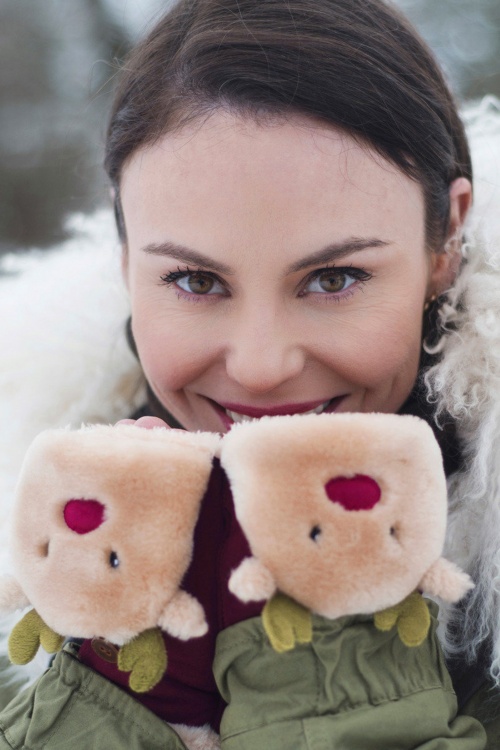 Powder - 50s Reindeer Wrist Warmers in Red