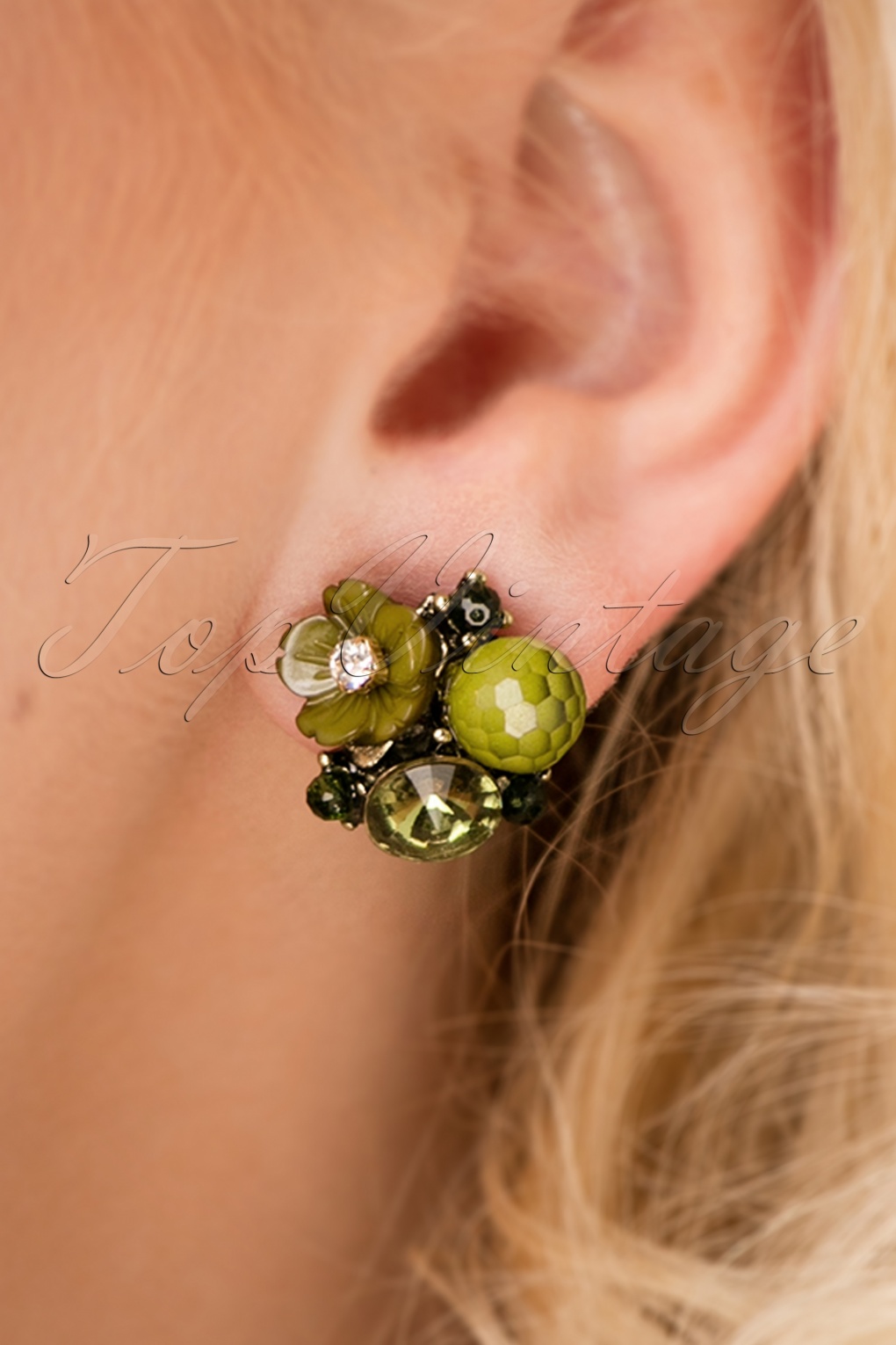 20s Zara Flower Stone Stud Earrings in Green