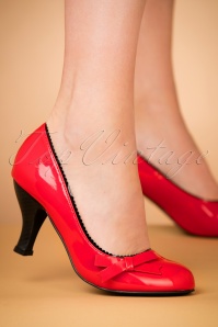 Banned Retro - 50s Dragonfly Pumps in Red