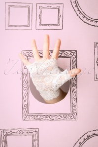 Darling Divine - 50s Angelica Lace Gloves in White 3
