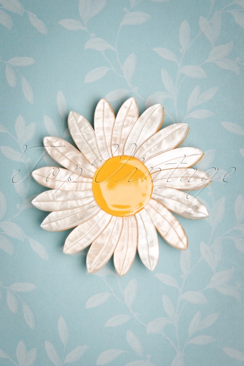 Erstwilder - She Loves Me Daisy Brooch Années 60