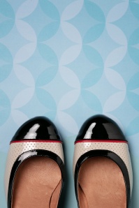Nemonic - 60s Mary Jane Patent Leather Pumps in Cream and Black 4