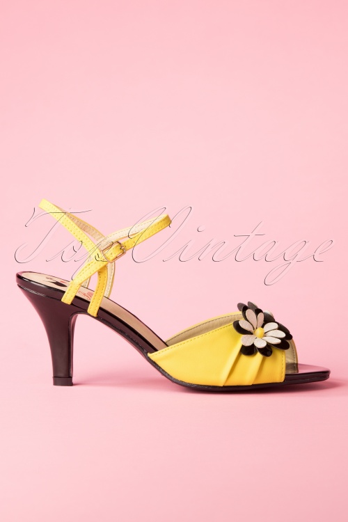 Banned Retro - 50s Dazed Blossom Sandals in Mustard and Black 6
