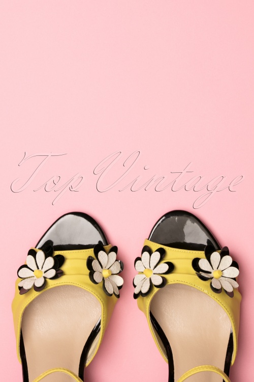 Banned Retro - 50s Dazed Blossom Sandals in Mustard and Black 5