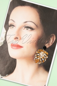 Darling Divine - 70s Linda Leaf Earrings in Mustard 2