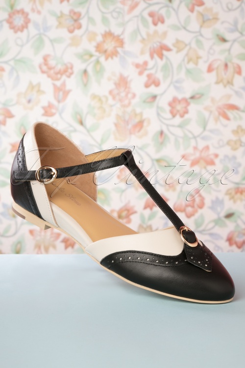 Charlie Stone - Parisienne Flache Schuhe mit T-Strap in Schwarz und Creme 3