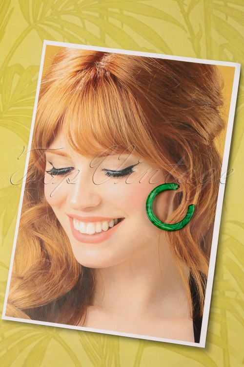 Darling Divine - 60s Marble Look Hoop Earrings in Green 2