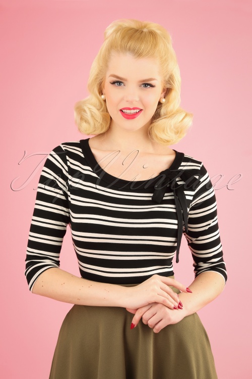 Topvintage Boutique Collection - Janice Stripes Top Années 50 en Noir et Blanc