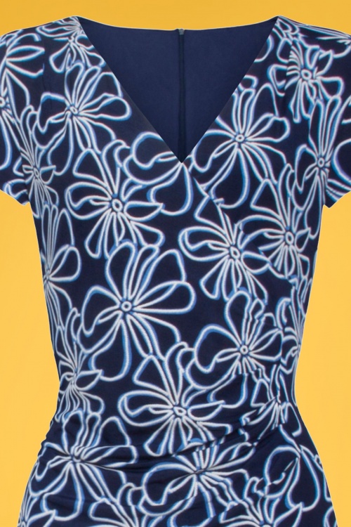 Smashed Lemon - Veronique Floral Pencil Dress Années 60 en Bleu Marine et Blanc 3