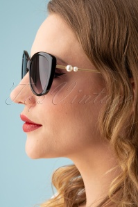 Darling Divine - 50s Oh My Pearl Sunglasses in Black 2