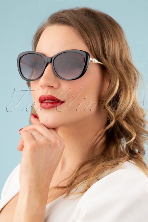 Darling Divine - 50s Oh My Pearl Sunglasses in Black