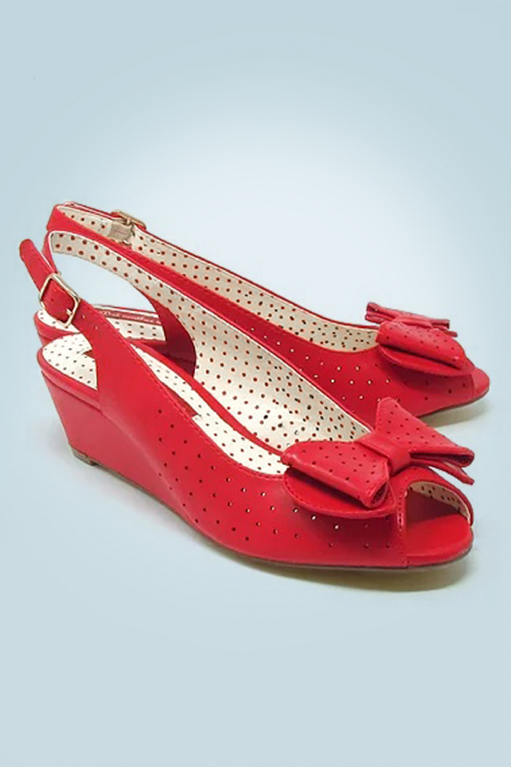 B.A.I.T. - Jasmijn wedge peeptoes in rood