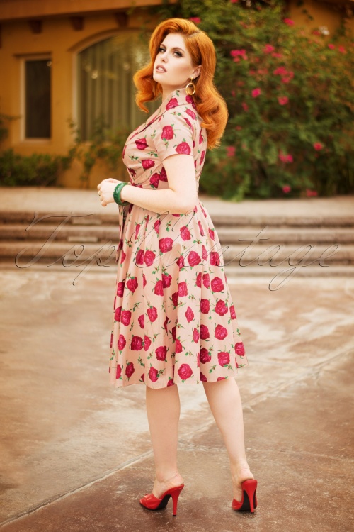 Vintage Diva  - De Emma Flower Swing-jurk in licht abrikoos 4