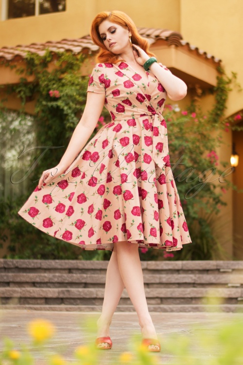 Vintage Diva  - Das Emma Flower Swing-Kleid in hellem Apricot 3