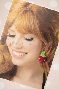 Vixen - 50s Crochet Strawberry Earrings in Red 2