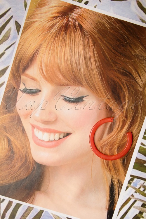 Darling Divine - 60s Hoop Earrings in Apple Red 2